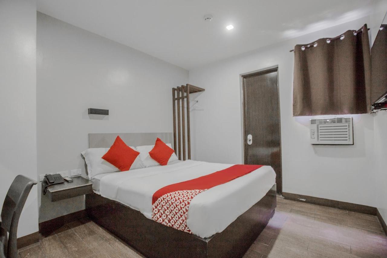 Oyo 637 Fox Hotel 케손시티 외부 사진