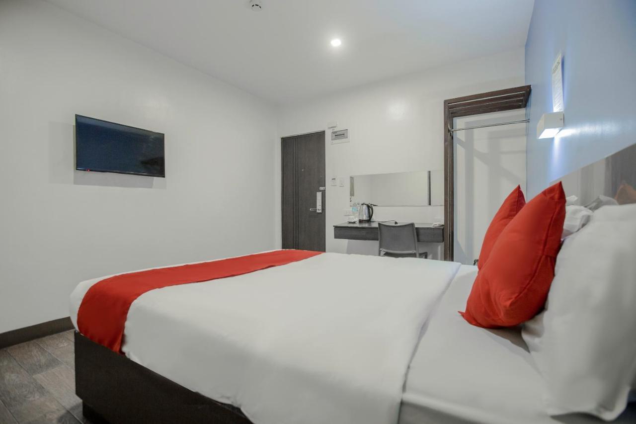 Oyo 637 Fox Hotel 케손시티 외부 사진