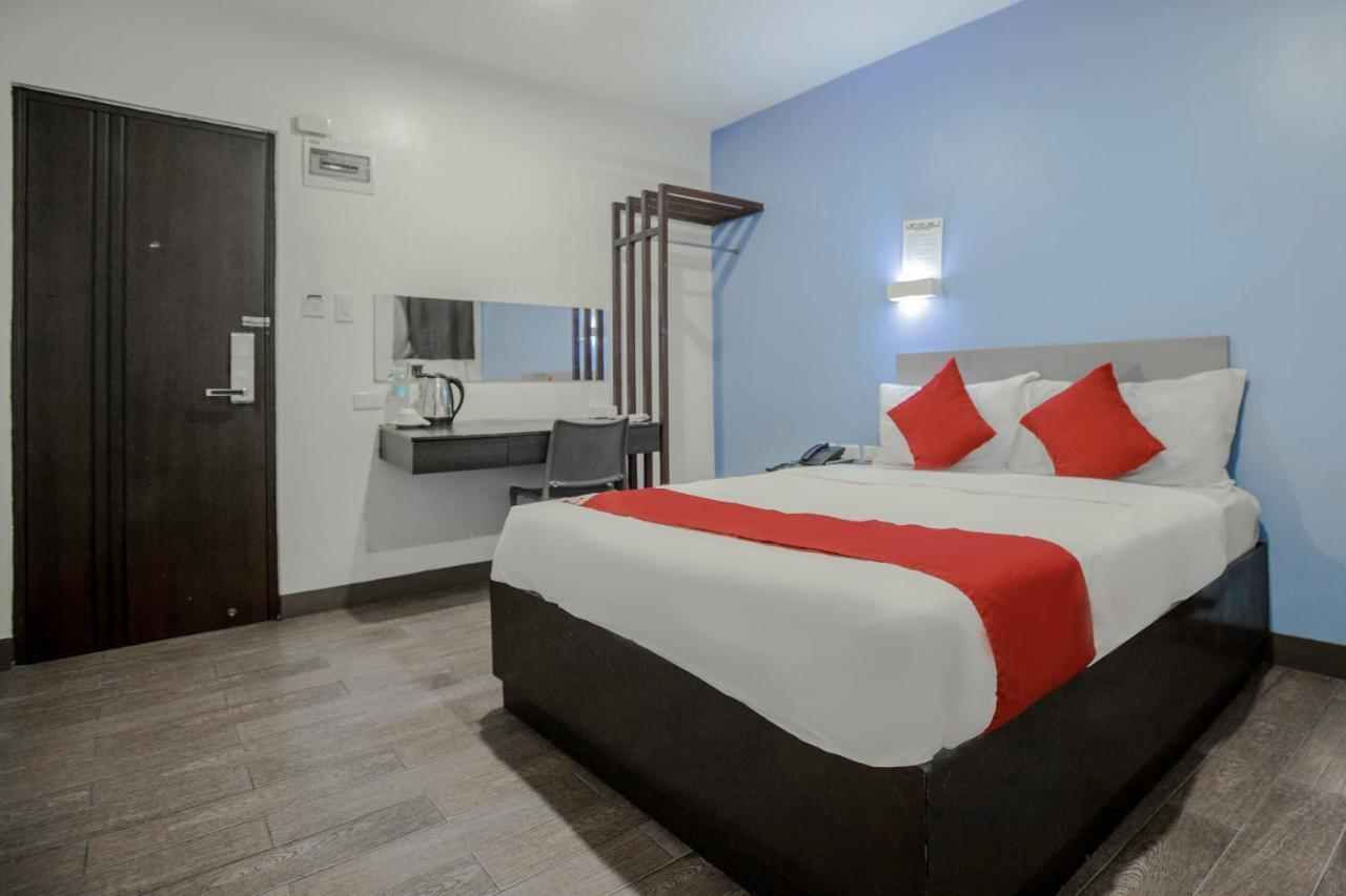 Oyo 637 Fox Hotel 케손시티 외부 사진