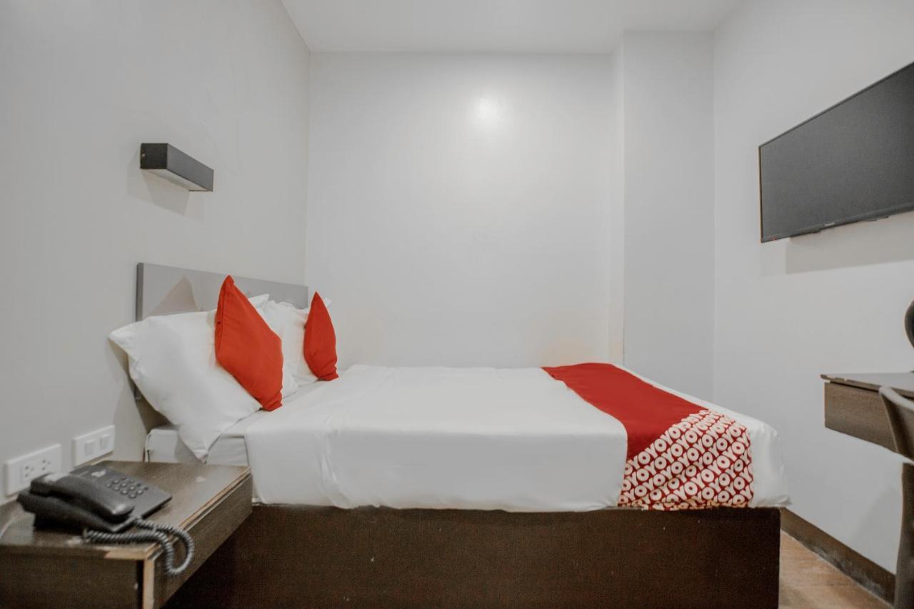 Oyo 637 Fox Hotel 케손시티 외부 사진