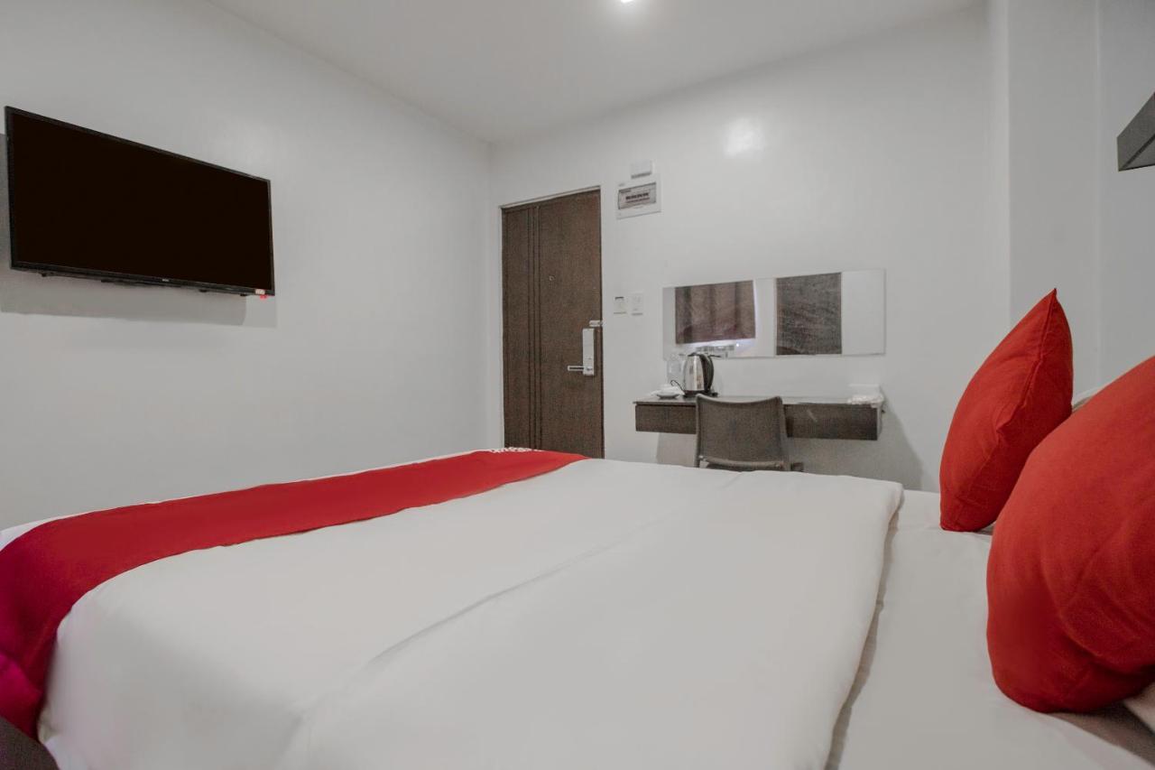 Oyo 637 Fox Hotel 케손시티 외부 사진