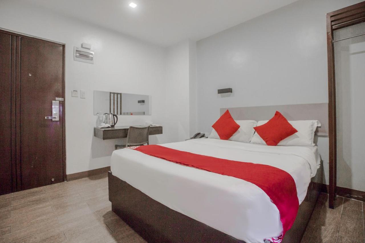 Oyo 637 Fox Hotel 케손시티 외부 사진