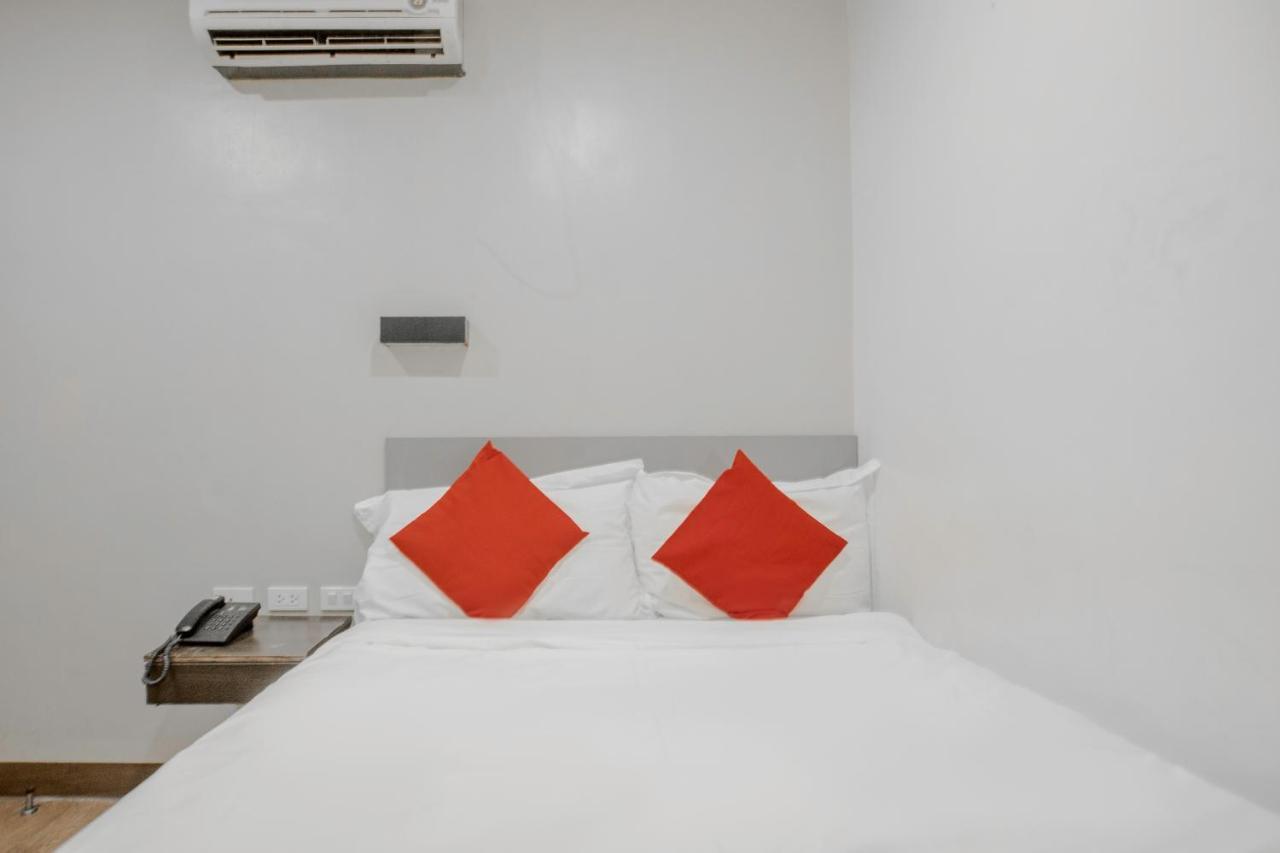 Oyo 637 Fox Hotel 케손시티 외부 사진