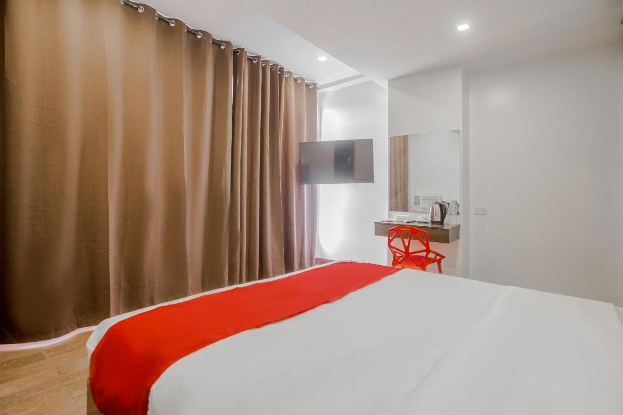 Oyo 637 Fox Hotel 케손시티 외부 사진