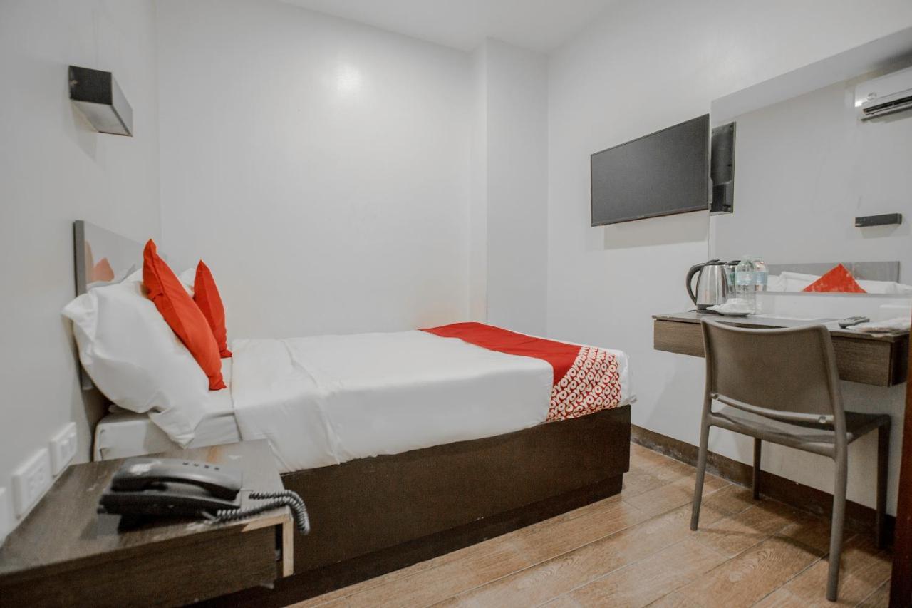 Oyo 637 Fox Hotel 케손시티 외부 사진