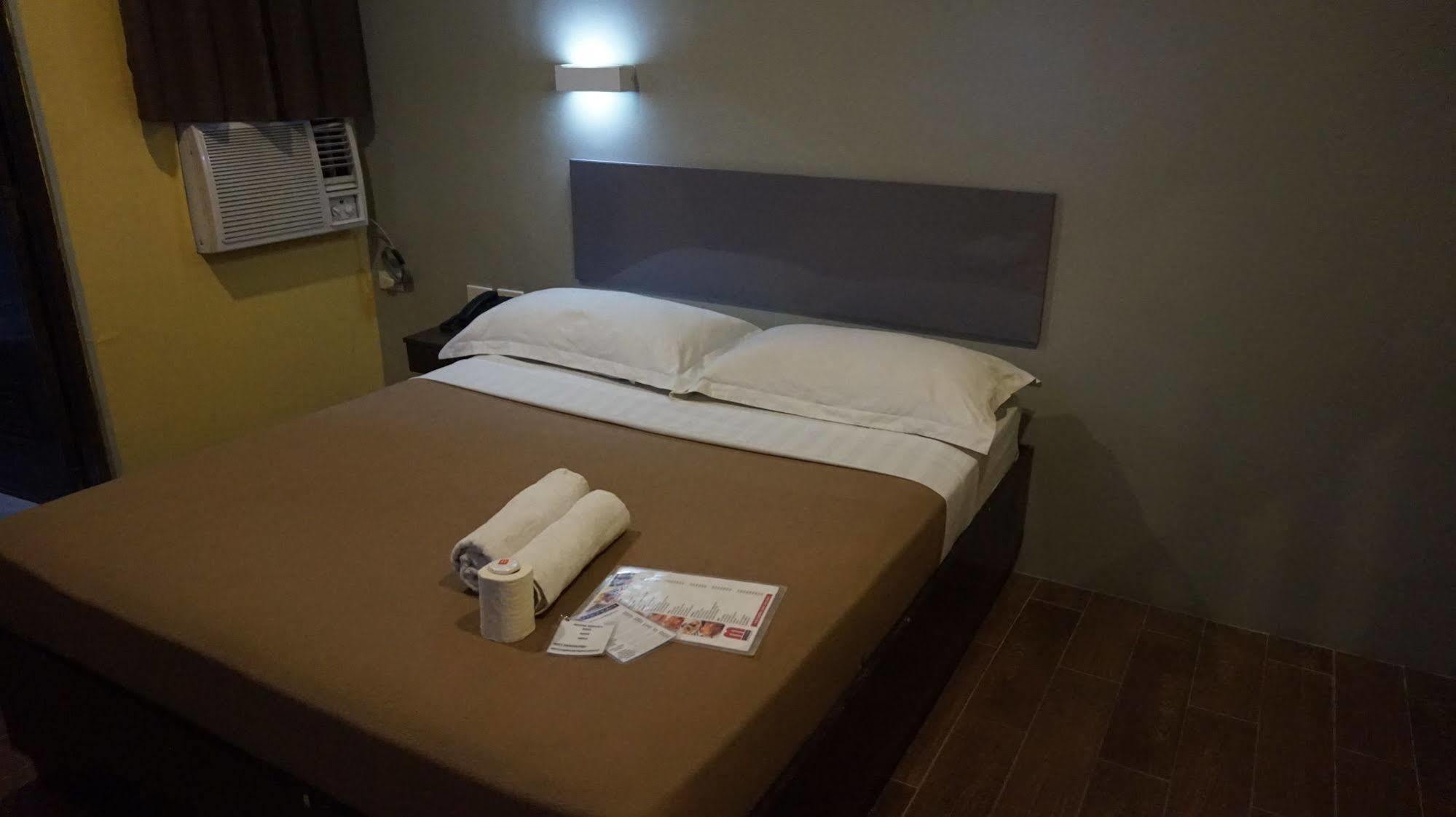 Oyo 637 Fox Hotel 케손시티 외부 사진