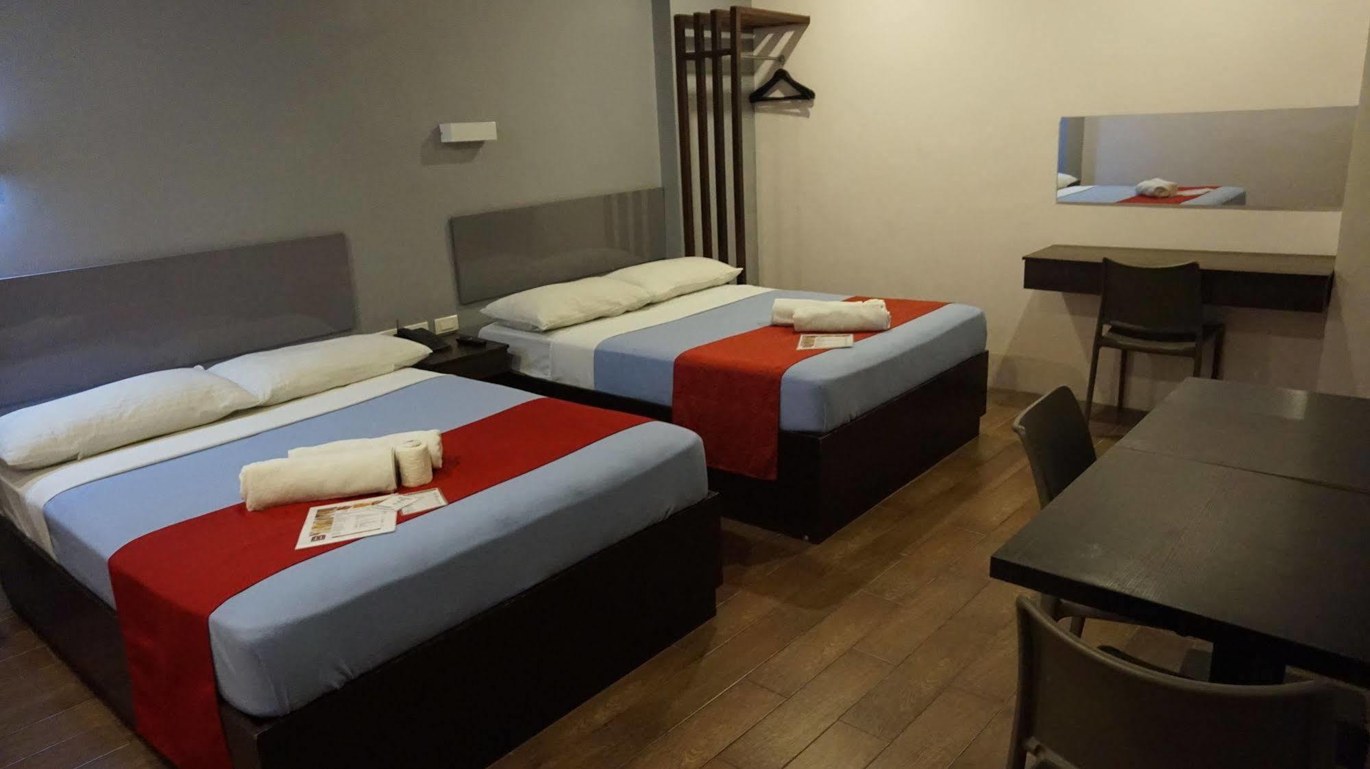 Oyo 637 Fox Hotel 케손시티 외부 사진