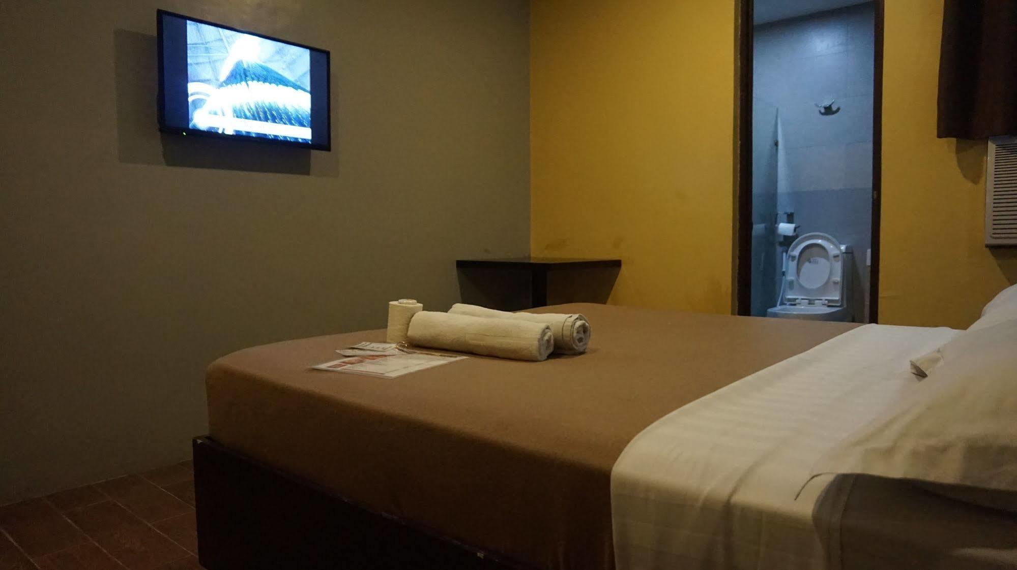 Oyo 637 Fox Hotel 케손시티 외부 사진