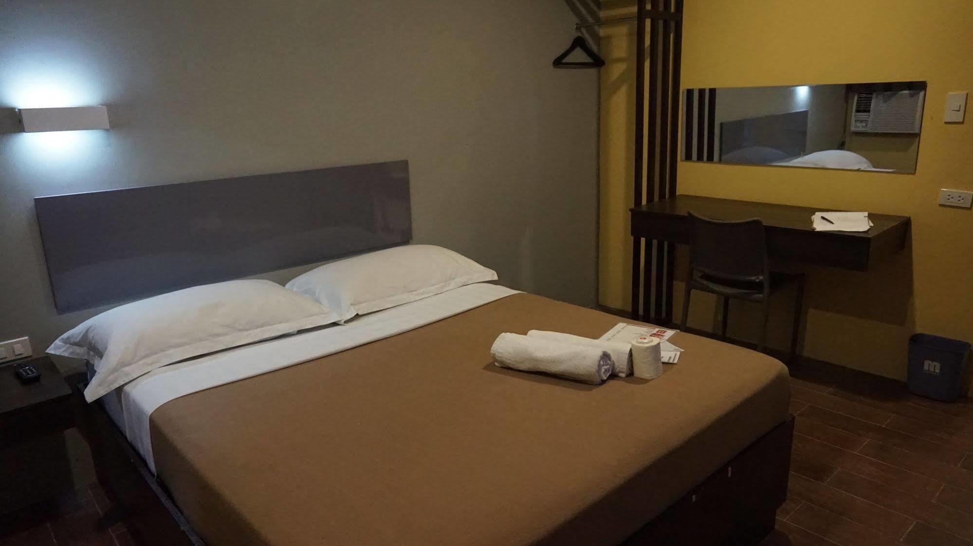 Oyo 637 Fox Hotel 케손시티 외부 사진