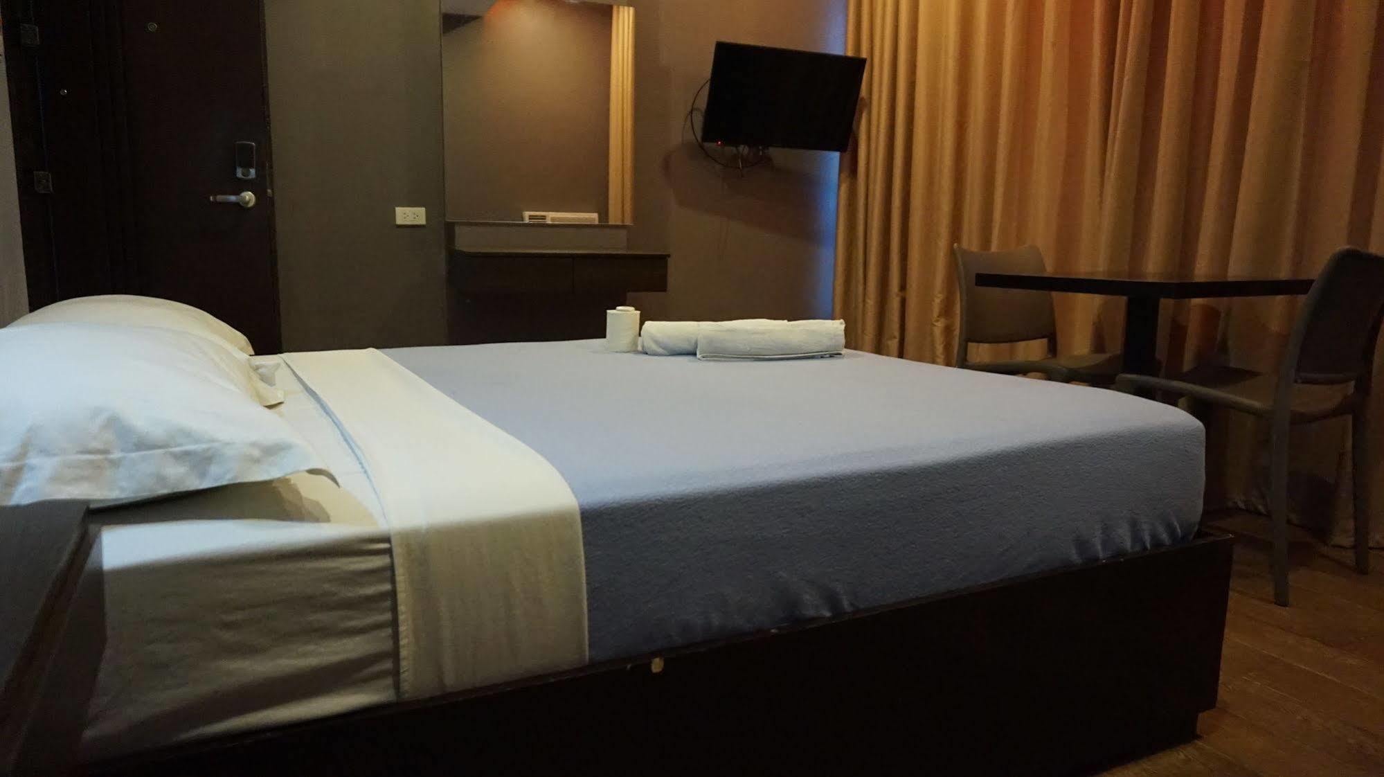 Oyo 637 Fox Hotel 케손시티 외부 사진
