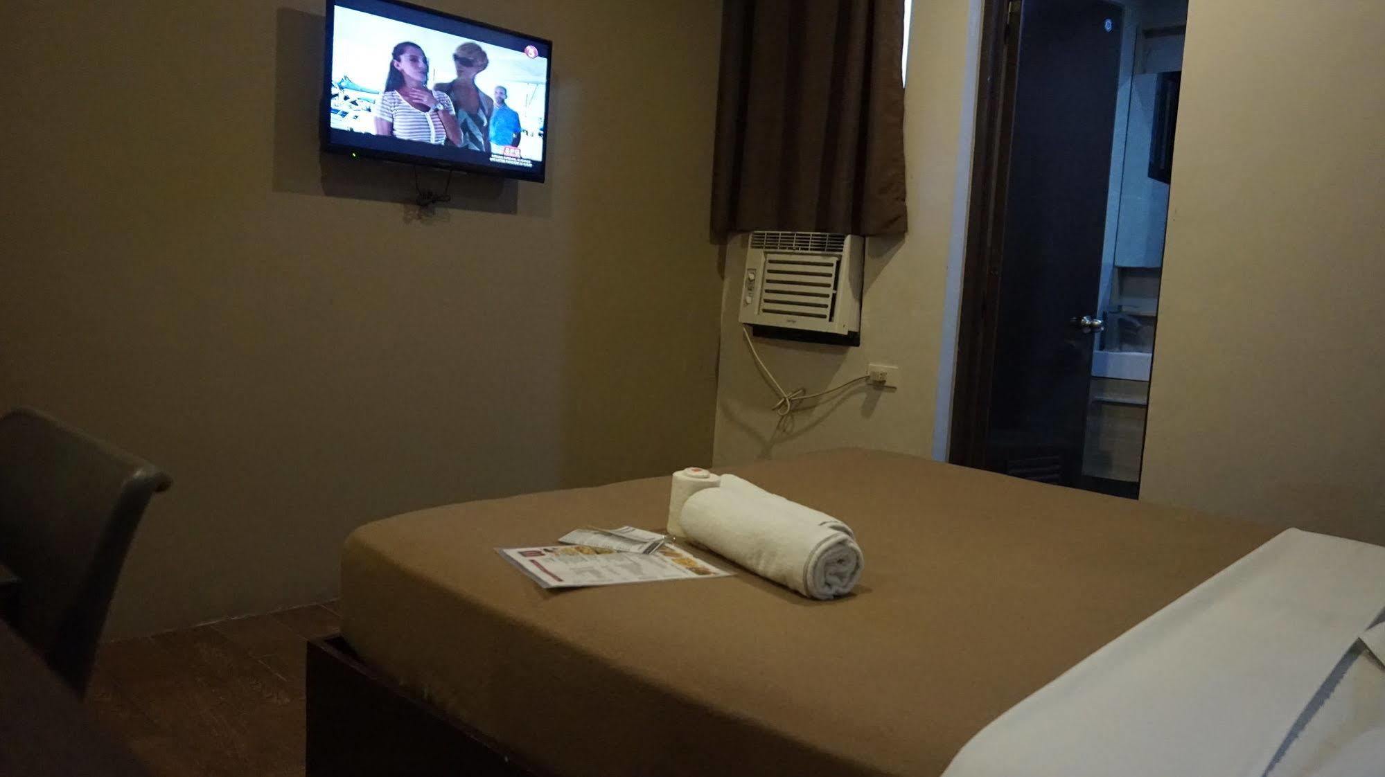 Oyo 637 Fox Hotel 케손시티 외부 사진