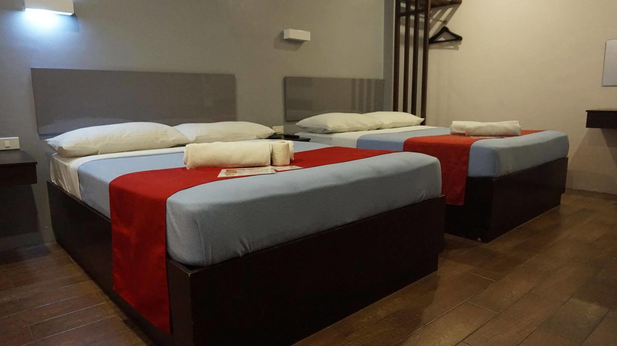 Oyo 637 Fox Hotel 케손시티 외부 사진
