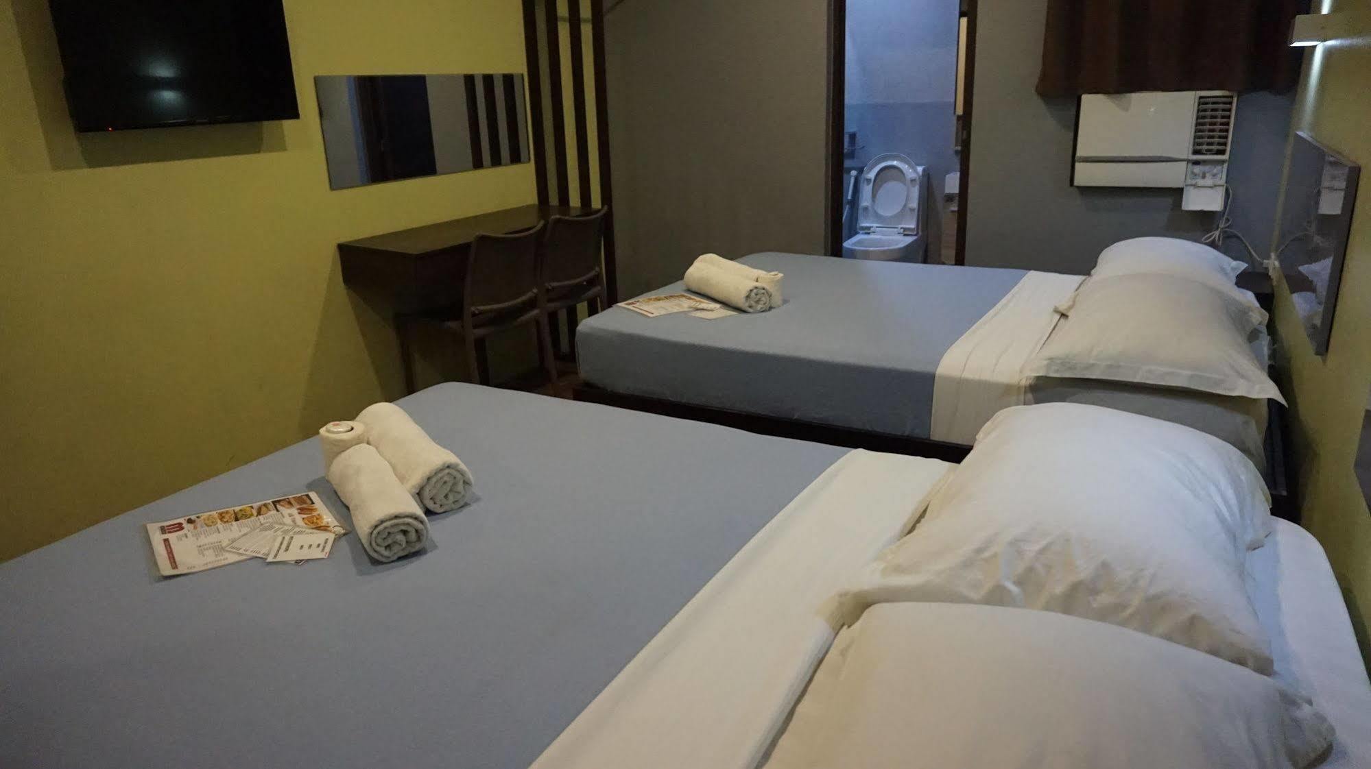 Oyo 637 Fox Hotel 케손시티 외부 사진